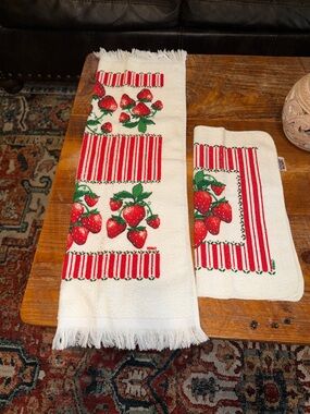 The Kitchen Works Vintage Strawberry Stripe Kitchen Towels - White & Red